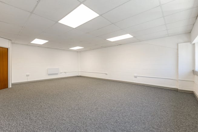 Unit 12, Vale Industrial Estate, Aylesbury, Industrial To Let - 88182_Unit12TheValeIndustrialCentr 10.jpg