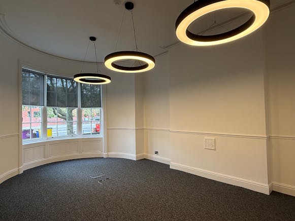 37 Park Square North, Leeds, Office To Let - 20260416_112811288_iOS.jpg