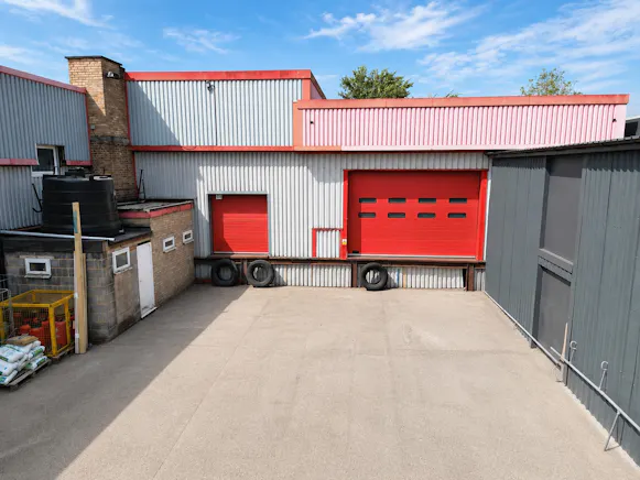 Circle Line House, Harlow, Industrial To Let - Dock level loading doors
