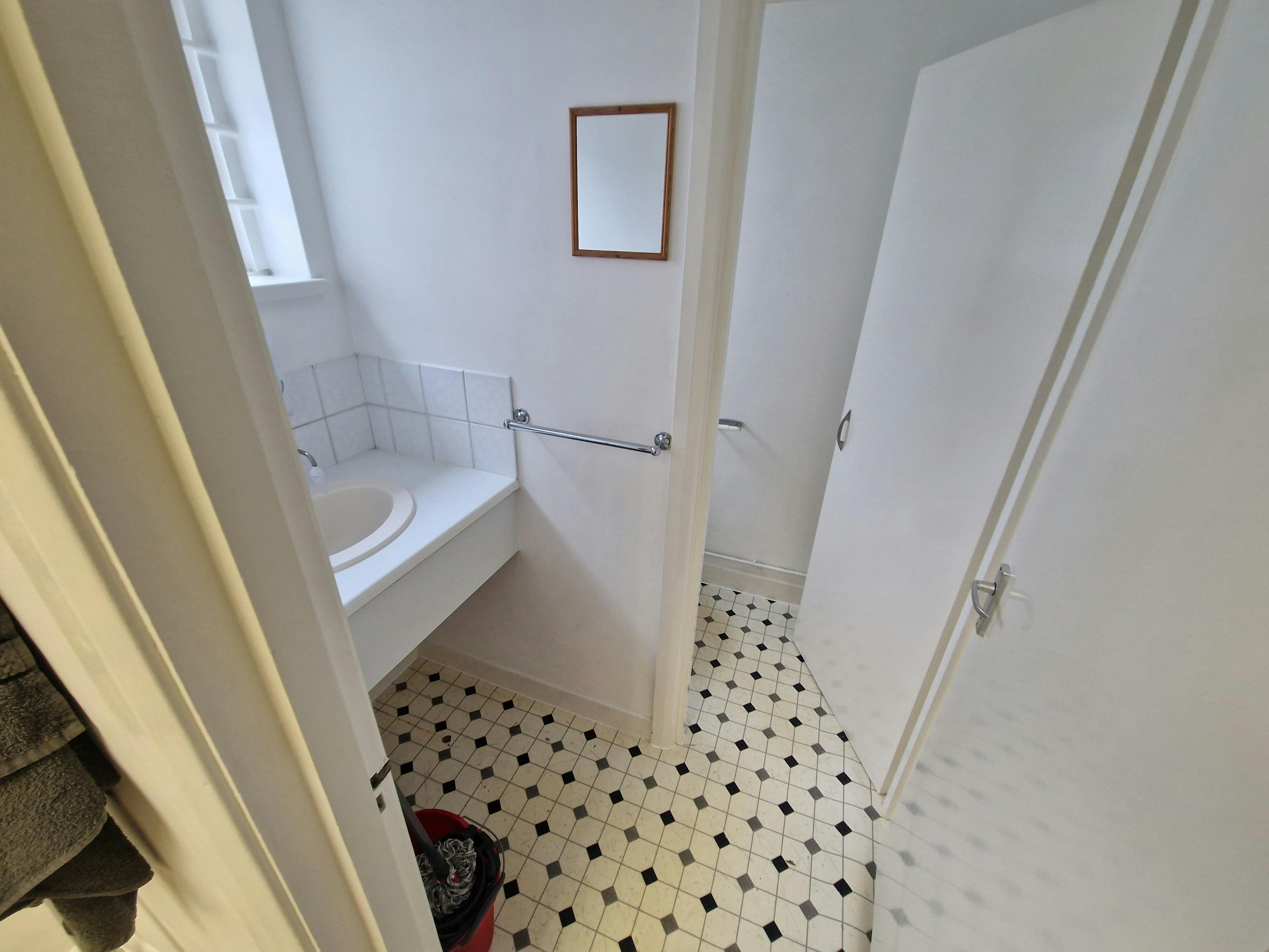 Office in Havant - photo 3