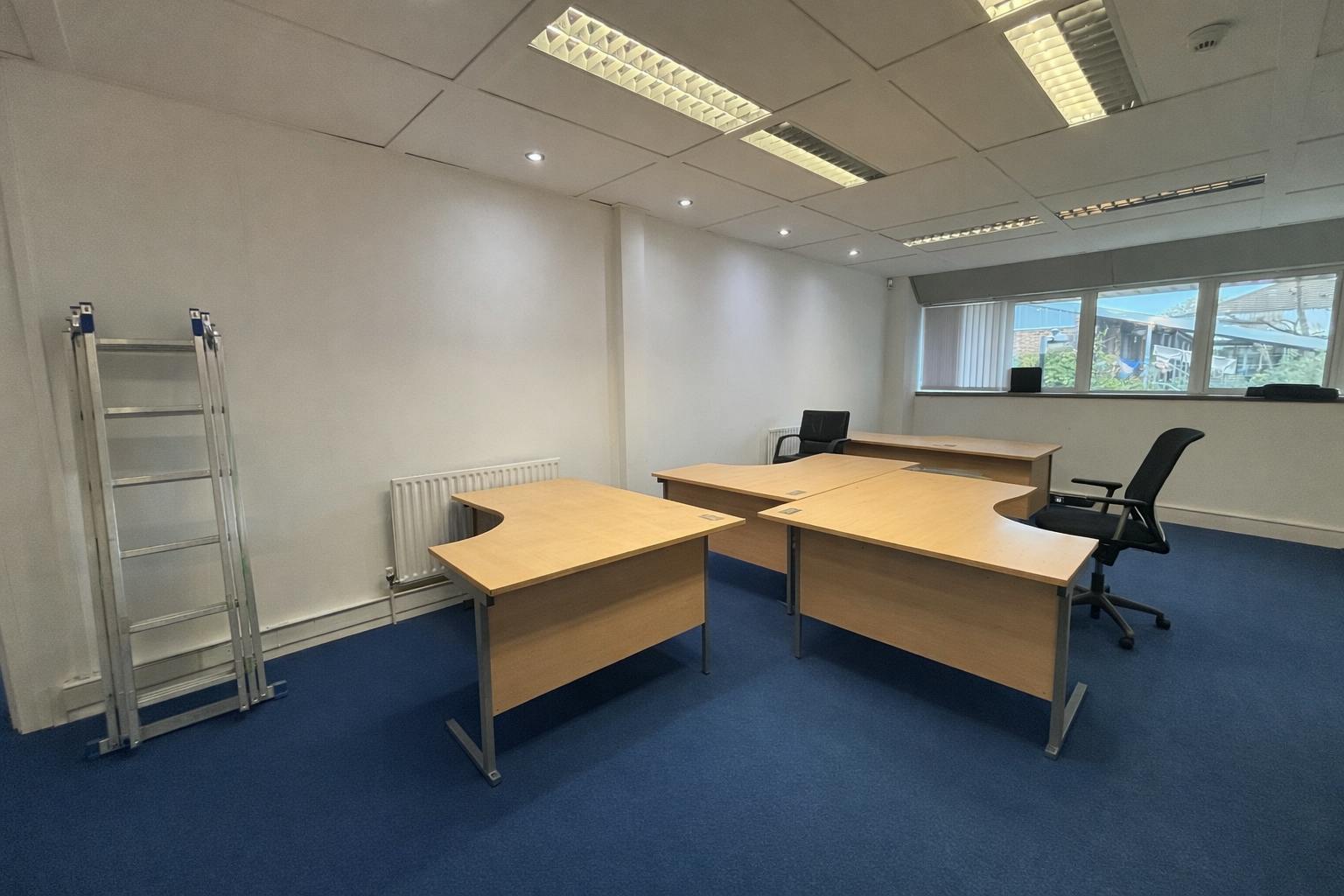 Hurlingham Business Park, Unit 6,, Fulham, Industrial / Office To Let - Neatly arranged office with clean decor.png