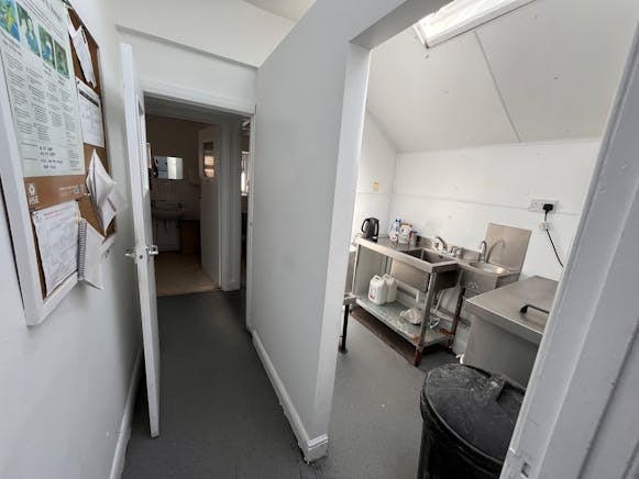 2 Bridge Street, Bakewell, Retail / Retail To Let / For Sale - IMG_3193scaled.jpg