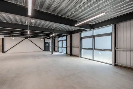 Unit 16, Central Trading Estate, Mosley Road, Trafford Park, Industrial To Let - 8698361-interior16-800.jpg
