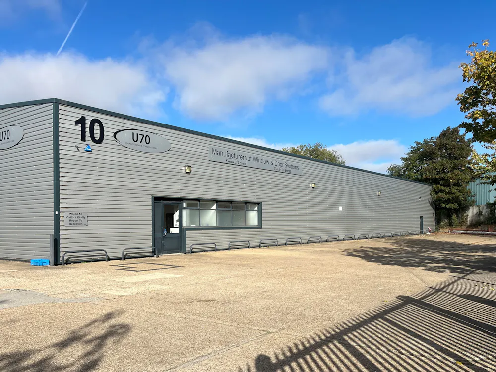 U70, 10 Freebournes Road - u70c.jpg