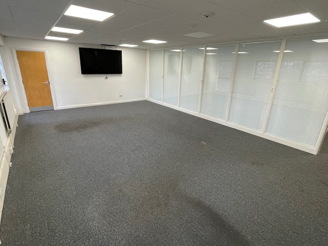 Unit 22 The Business Centre, Wokingham, Industrial / Warehouse To Let - Unit 22 Business Centre  Interior 14.jpg