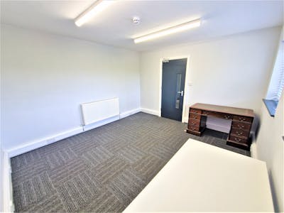 442 Chester Road, Stockport, Office To Let - 20230724_123251 2.jpg