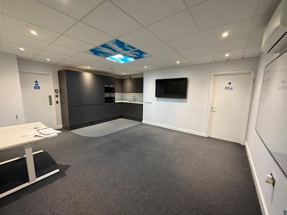 259 London Road, Benfleet, Office / Retail To Let - WhatsApp Image 2026-01-26 at 15.59.39 (1).jpeg