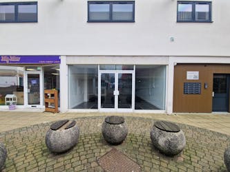 31 Wellington Way, Waterlooville, Retail To Let - 20260129_113140.jpg - More details and enquiries about this property