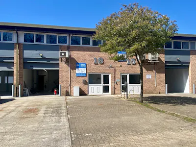 Unit 16 The Bell Centre, Crawley, Industrial / Warehouse To Let - IMG_0164.jpeg
