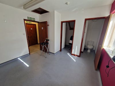 1 Wootton Street, Portsmouth, Healthcare / Office To Let - 20260420_153240.jpg