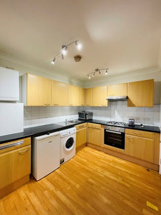 82-84 Seven Sisters Road, Finsbury Park/ Holloway, Investment / Retail For Sale - Kitchen.jpg