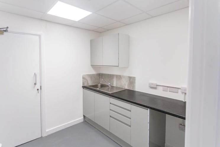 Unit D Kennetside Industrial Estate, Newbury, Industrial / Warehouse To Let - HLP_AO_251113_9040.jpg