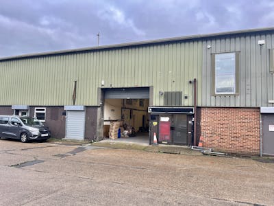 2A Tomo Industrial Estate, Uxbridge, Warehouse To Let - 2A Tom - Main 1.jpg