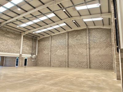 Unit 7 Zodiac Business Park, Uxbridge, Warehouse To Let - 7 Zodiac  Warehouse 4.jpg