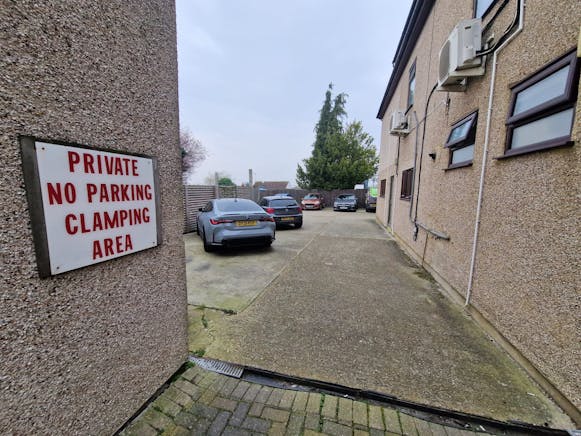 103-105 High Road, Benfleet, Office To Let - WhatsApp Image 20250311 at 151115_73999358.jpg