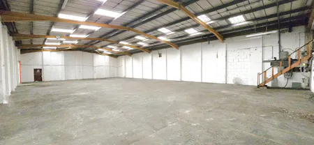Unit 8 & Unit 9, Lyndean Industrial Estate, London, Industrial To Let - 20260408_161951 - Edited.jpg