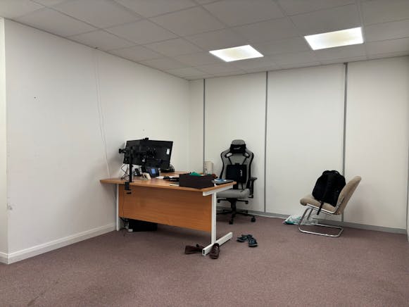 Unit 2 Princes Court, Ferndown, Office To Let - IMG_6173.JPEG