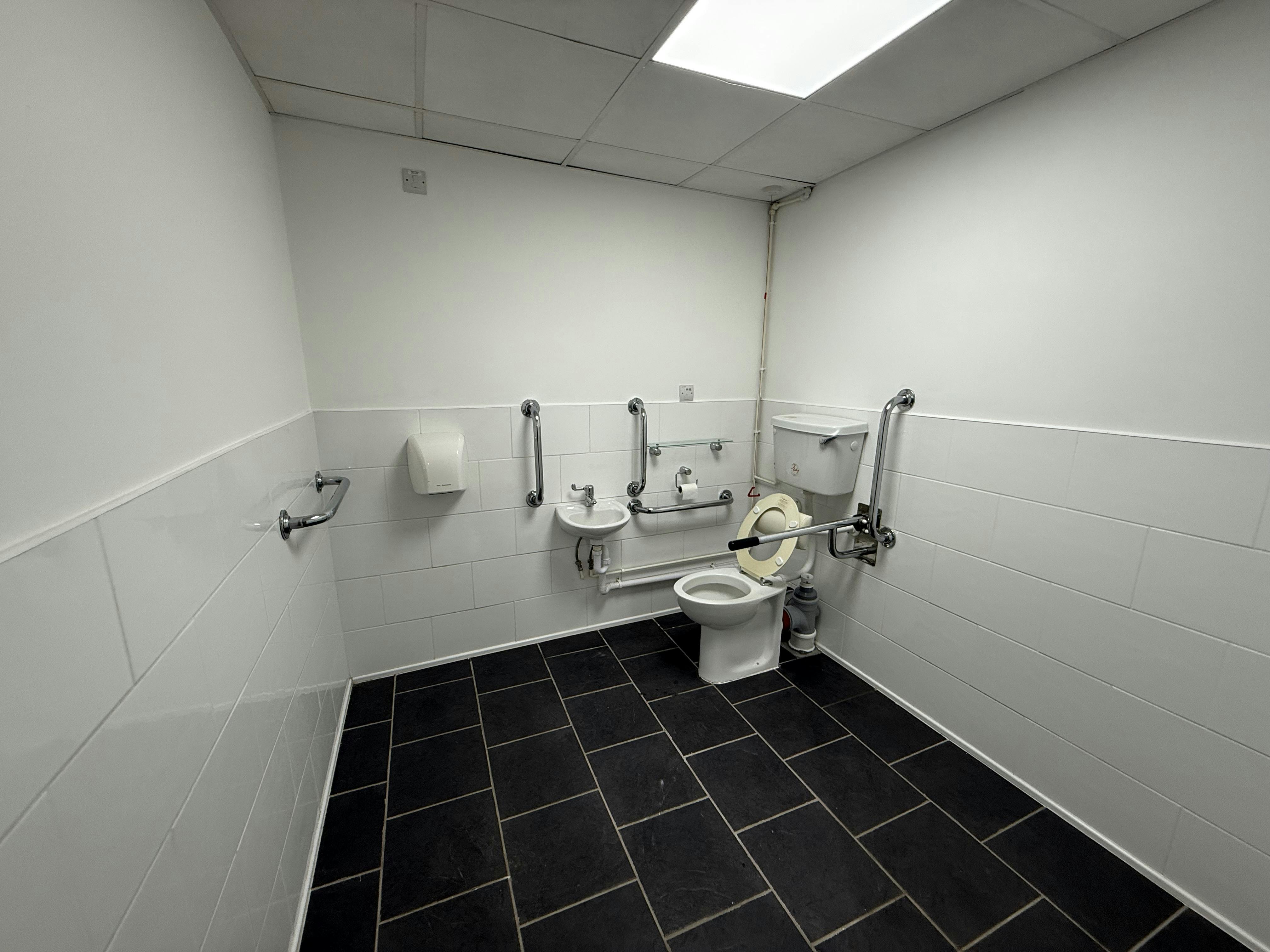 Unit B, Oaklea House, Limesquare Business Park, Peterborough, Offices / Industrial To Let - Warehouse Disabled Toilet.jpeg