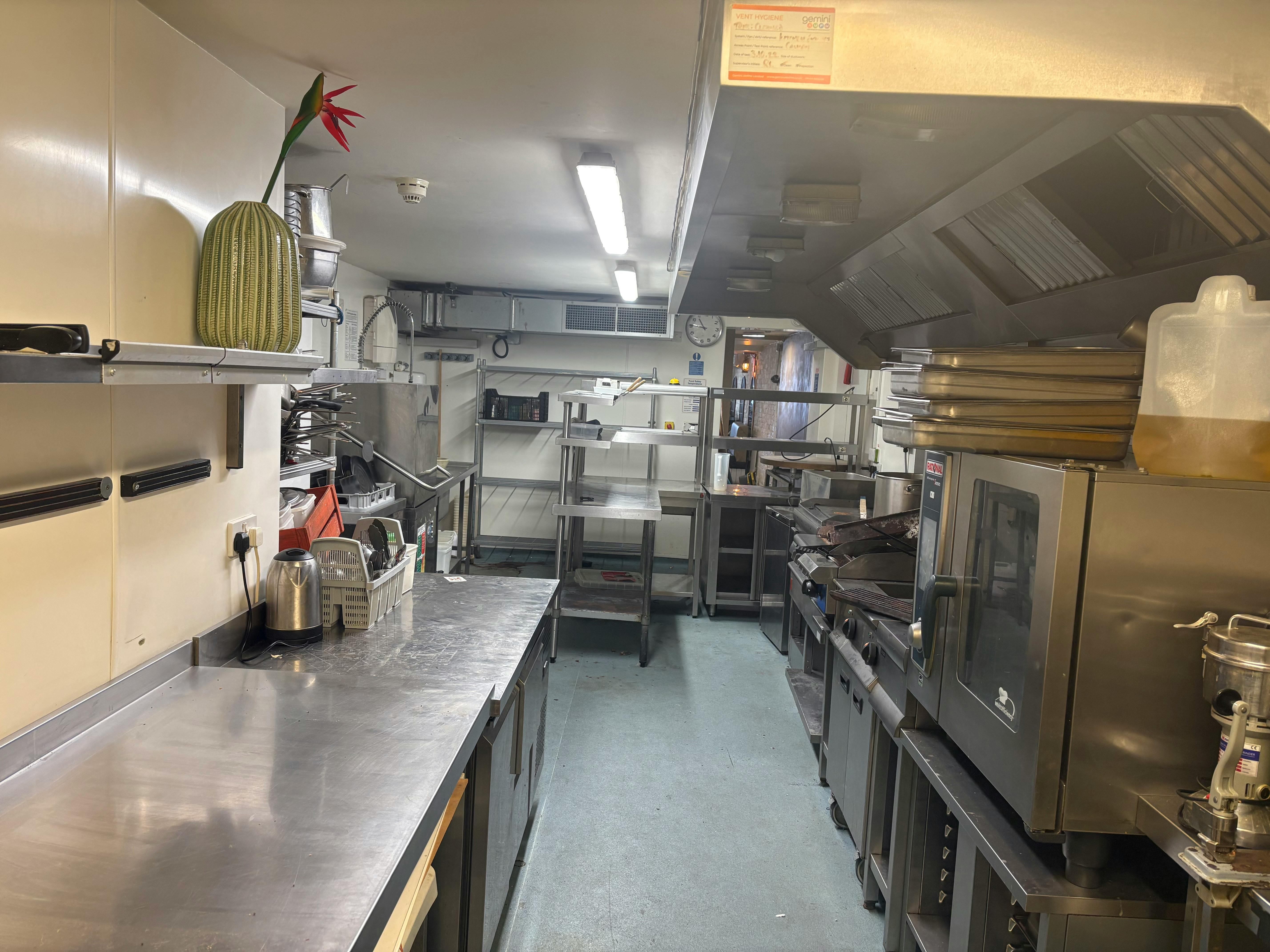 Retail/Shop in Southampton - photo 3