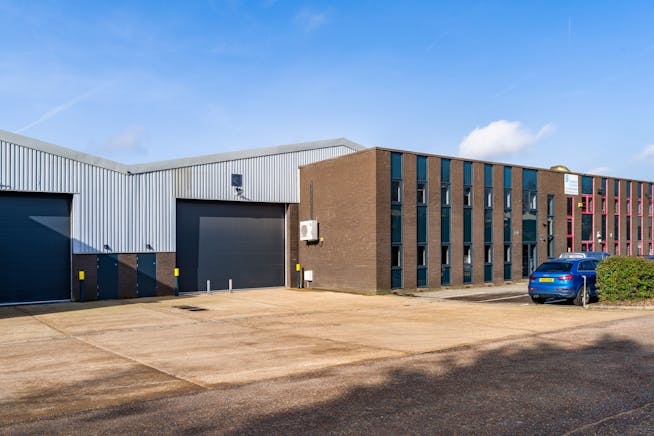 Units 3 & 4 Bracknell Business Centre, Downmill Road, Bracknell, Warehouse & Industrial To Let - DSC07314.jpg