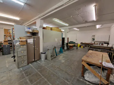 Unit 7, Hyde, Industrial/Logistics To Let - 20221208_131532.jpg