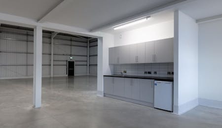 696 Stirling Road, Slough, Industrial / Warehouse To Let - 696 Stirling Road 8.jpg