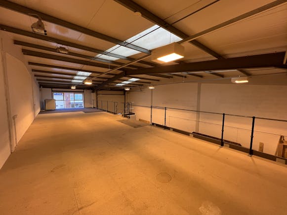 Unit 4 Clifton Centre, Gloucester, Industrial To Let - 20241101_093806186_iOS.jpg