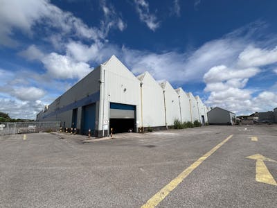 Unit D&E St. Catherines Park, Cardiff, Industrial To Let - IMG_8778.jpeg