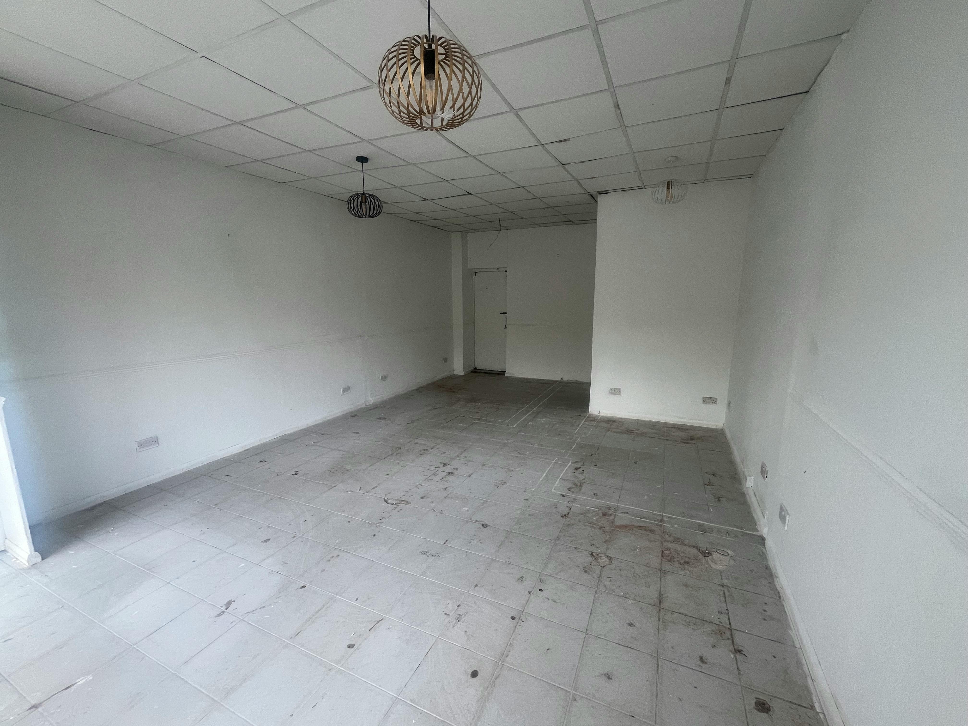 Retail/Shop in Lee - photo 3