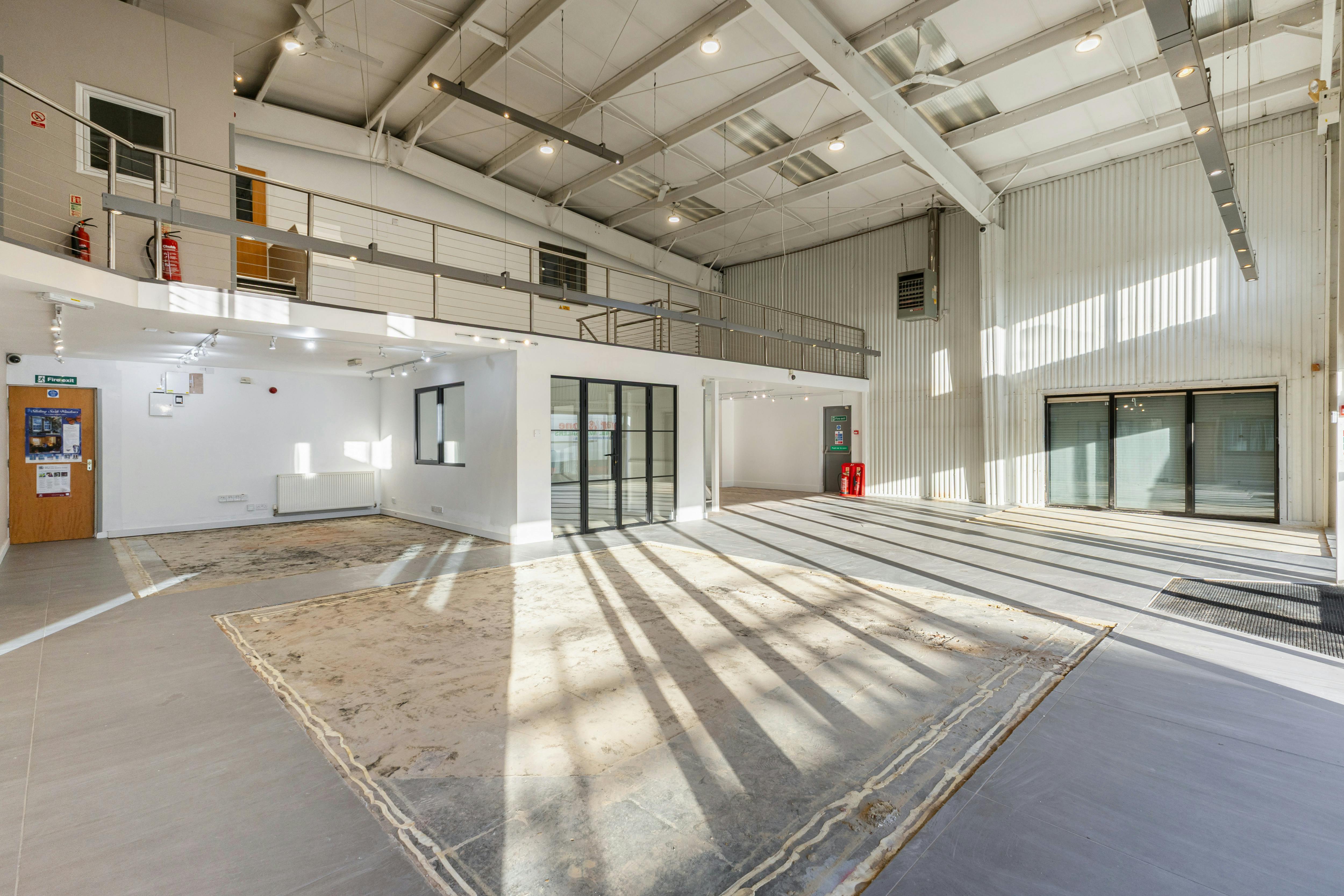 Showroom / Warehouse unit, 4-12 Kempson Close, Aylesbury, Industrial / Retail To Let - 101955_4-12-Kempson-Close-Gatehouse-Way (7).jpg