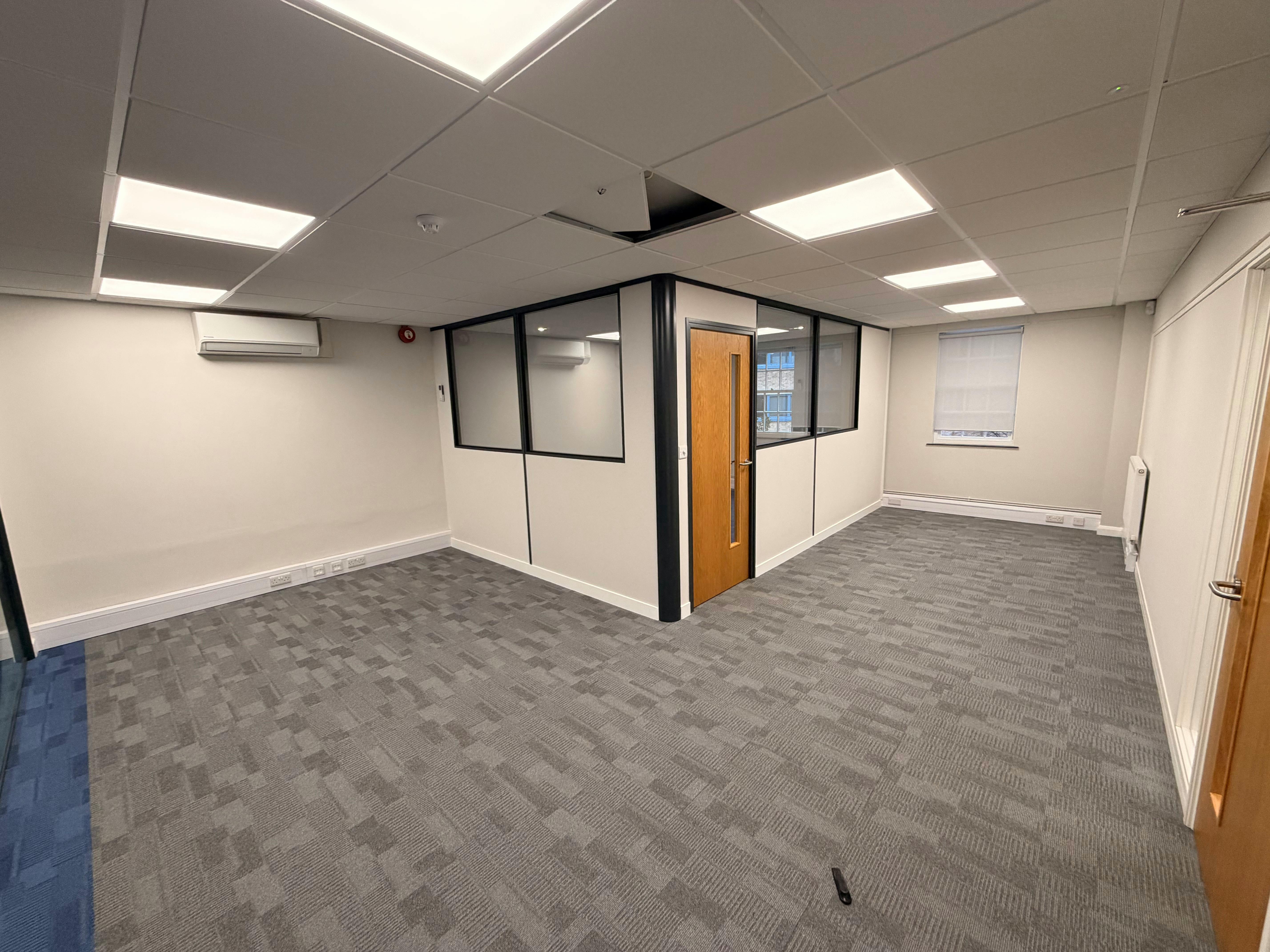 1st Floor, 2 Grove House, Horsham, Office To Let - IMG_2090.jpeg