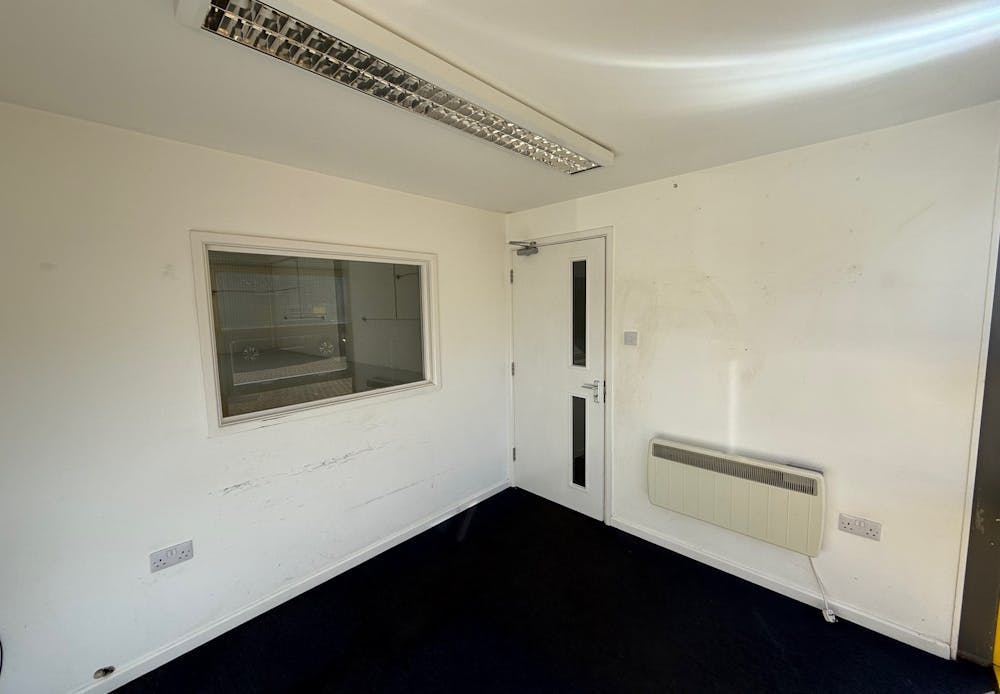 Unit 19 Ash, Kembrey Park, Swindon, Industrial To Let - Internal 2.jpg