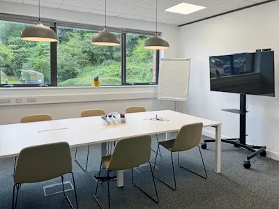 Regus - Leamington Spa, Nicholls House, Warwick, Office To Let - Regus_Leamington Spa_UK_Centre 7855_Meeting Room 1.jpg