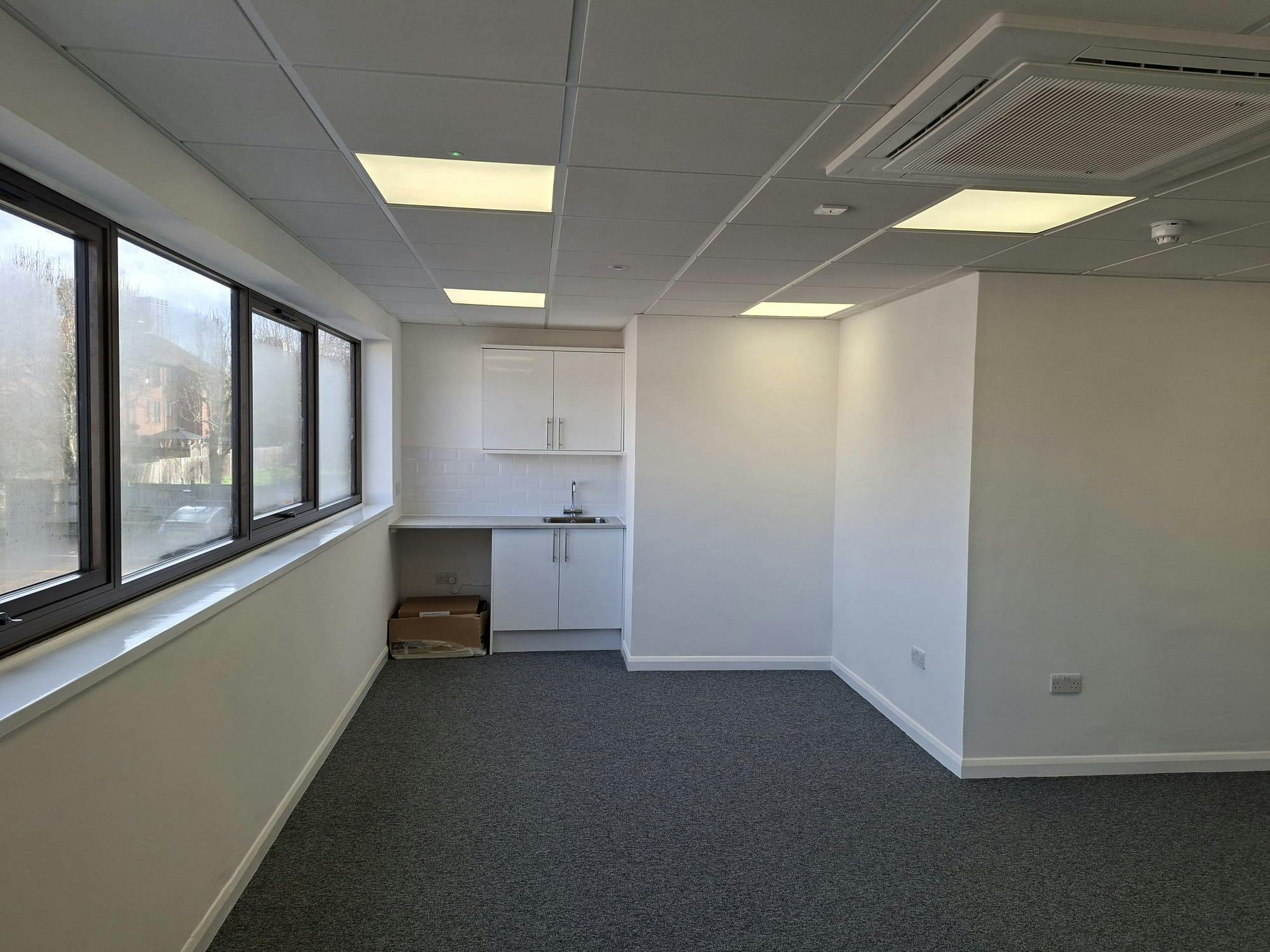 Industrial Unit in Croydon - photo 4