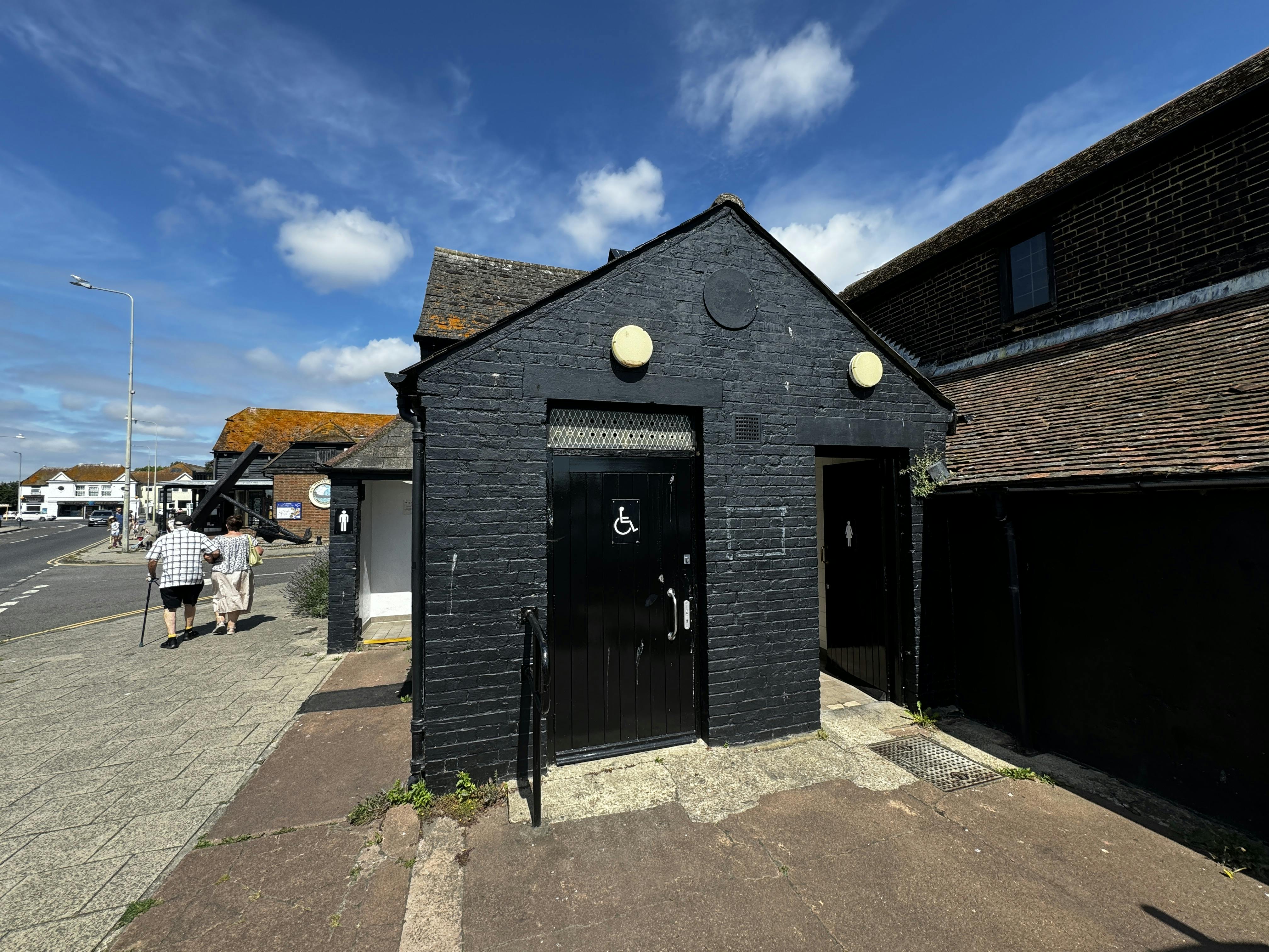 Former toilet block, Strand Quay, Rye, Leisure / Office / Retail To Let - IMG_6809.JPG