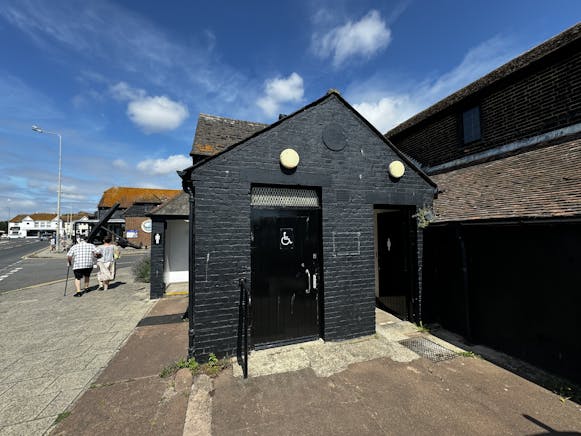 Former toilet block, Strand Quay, Rye, Leisure / Office / Retail To Let - IMG_6809.JPG