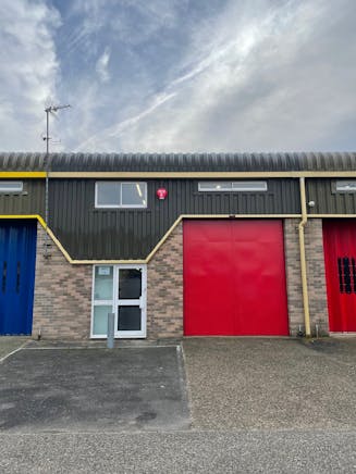 Unit 13, 35 Ivanhoe Road, Wokingham, Industrial To Let - IMG_6776.jpg