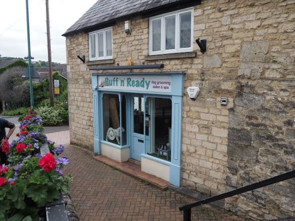 Nos 32, 33, 33a, High Street, Stroud, Retail For Sale - Ext R  R.JPG