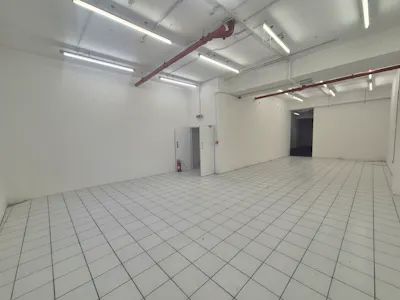 4 Warren Street, Stockport, Retail To Let - 20260909_161637.jpg