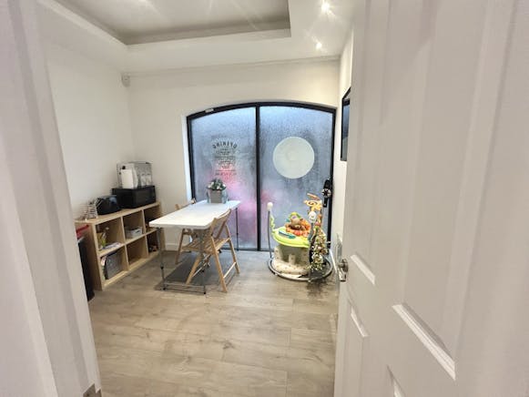 4 Eleanors Cross, Dunstable, Retail To Let - processed7E4148E767C8412C96FA5B69E09B697C.jpeg