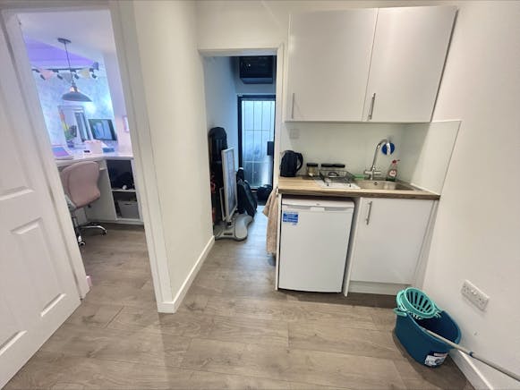 4 Eleanors Cross, Dunstable, Retail To Let - processed788C7F8883A34F809F98A0D49C7017E7.jpeg