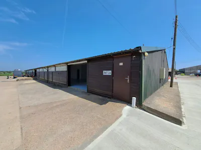 2A Marsh Hill Farm, Aylesbury, Industrial To Let - IMG-20260529-WA0001.jpg