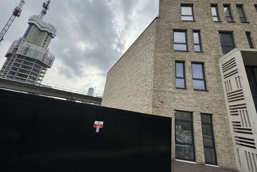 Industrial Unit in London - photo 2