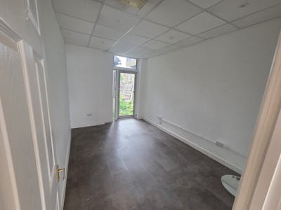 90 Elm Road, Leigh-on-Sea, Retail To Let - WhatsApp Image 20250926 at 124611_2999313a.jpg