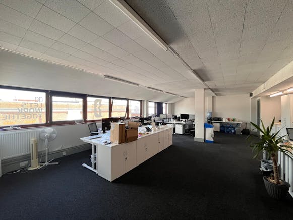 Suite 4, Tower House, Aylesbury, Offices To Let - WhatsApp Image 20250606 at 160456_11948d49.jpg
