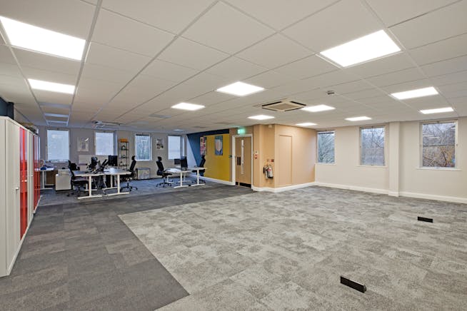 Springwood House, Leeds, Offices To Let - IMG_4086.jpg