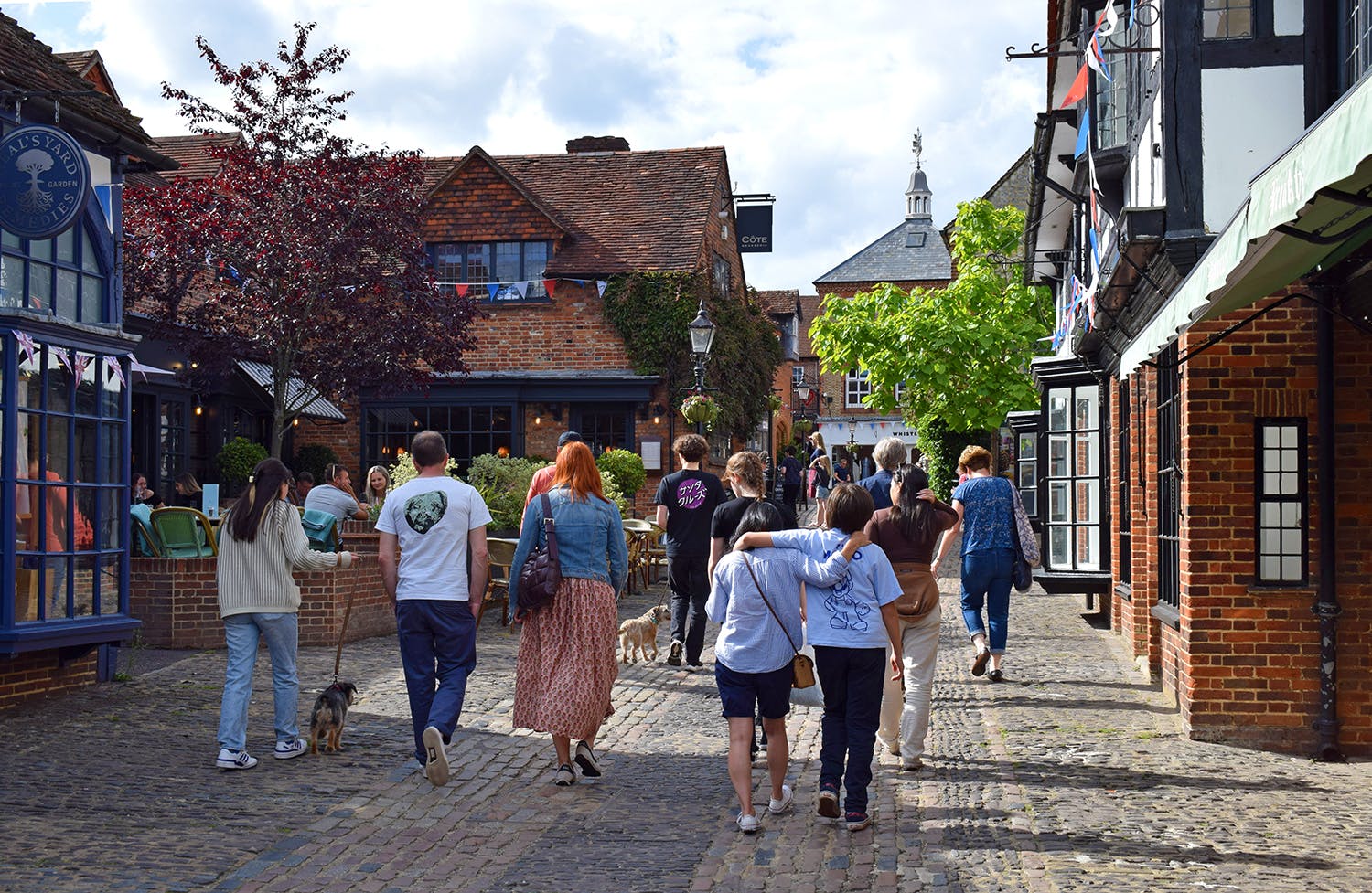 5A Lion & Lamb Yard, Farnham, Retail To Let - DSC_0149EDIT.jpg