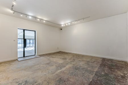 Showroom / Warehouse unit, 4-12 Kempson Close, Aylesbury, E (Commercial / Business / Service) / Industrial / Retail To Let - 101955_4-12-Kempson-Close-Gatehouse-Way (28).jpg