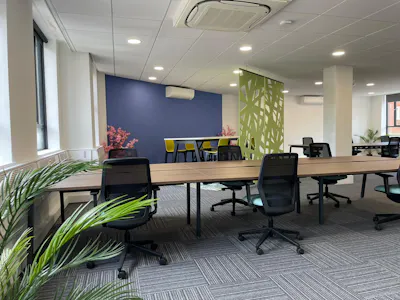 First Floor Office, Portsmouth House, Guildford, Office To Let - IMG-20260518-WA0003.jpg