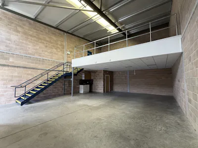 Unit 17 Glenmore Business Park, Southmead Close, Swindon, Industrial / Warehouse To Let - 429af6c7-d217-4c73-ba86-930dd8c17c14.jpg